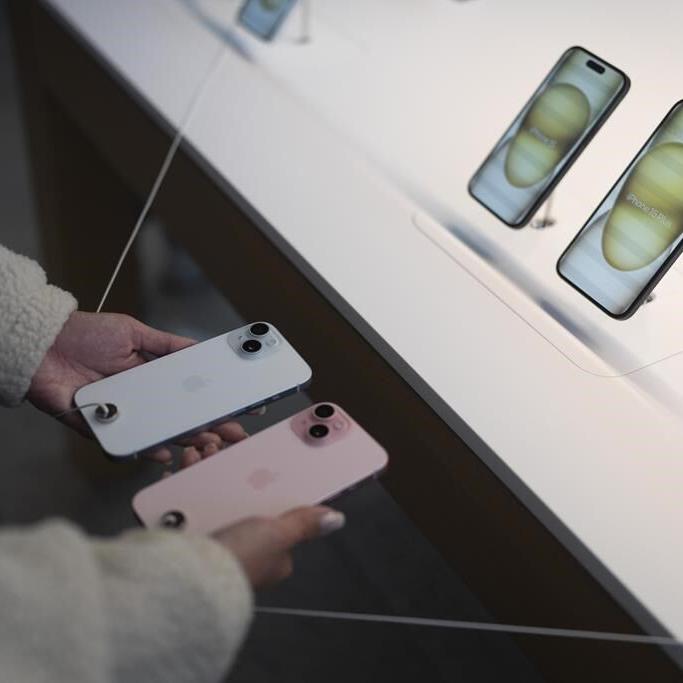 Lawyers urge B.C. Supreme Court to approve iPhone class-action settlement